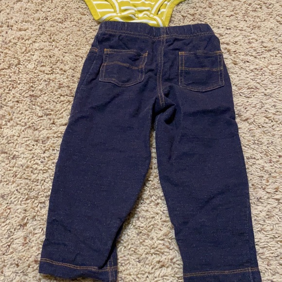 LIKE NEW Carter’s 2-piece matching set with Husky long-sleeved bodysuit & pants - Picture 4 of 4